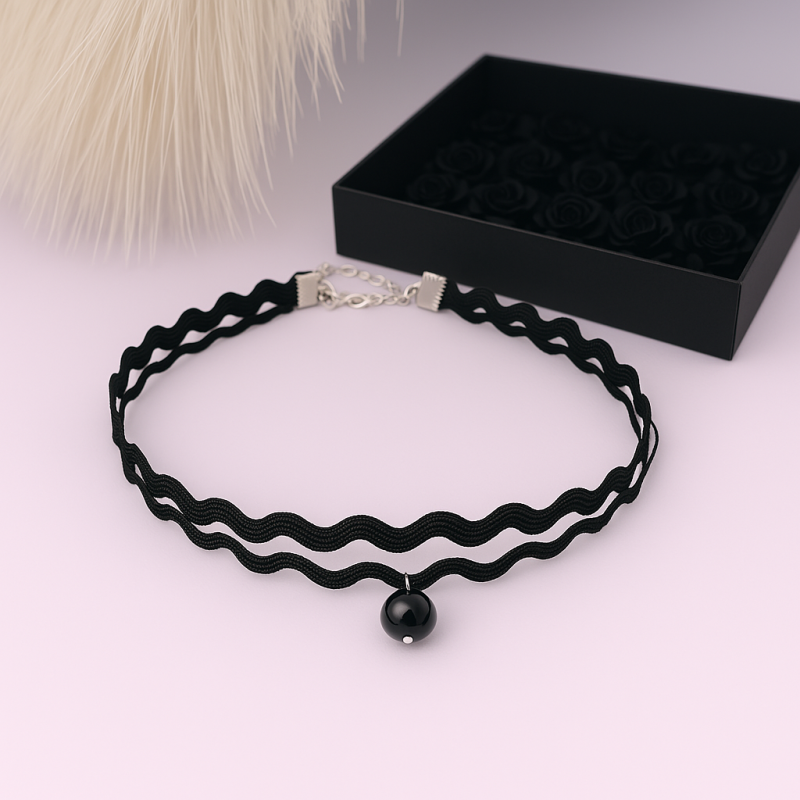 Čokeris (choker) su apvaliu pakabuku