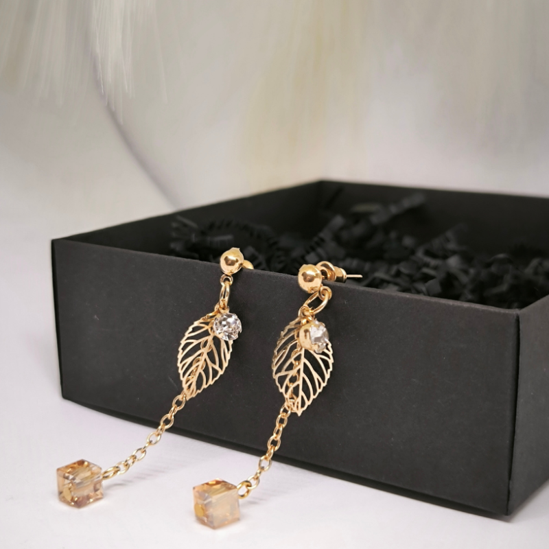 Auskarai "Trapus lapelis"