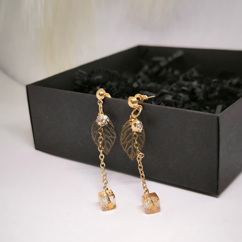 Auskarai "Trapus lapelis"