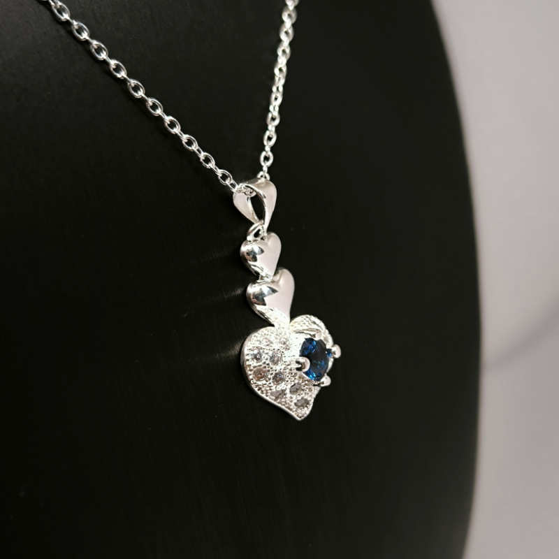 Kaklo papuošalas "Ledo širdis"