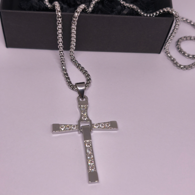 Kaklo papuošalas iš filmo “Greiti ir įsiutę“