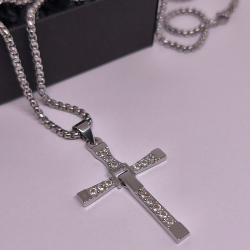 Kaklo papuošalas iš filmo “Greiti ir įsiutę“