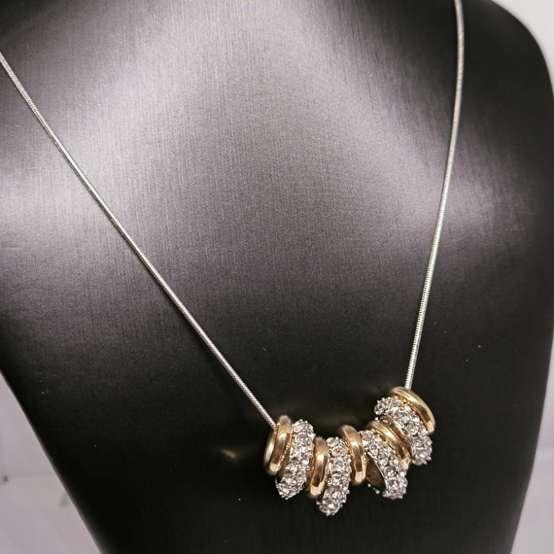 Moteriškas kaklo papuošalas ,,Žiedai" Moteriškas kaklo papuošalas ,,Žiedai"