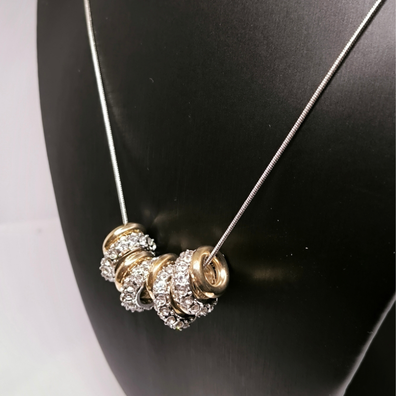 Moteriškas kaklo papuošalas ,,Žiedai" Moteriškas kaklo papuošalas ,,Žiedai"