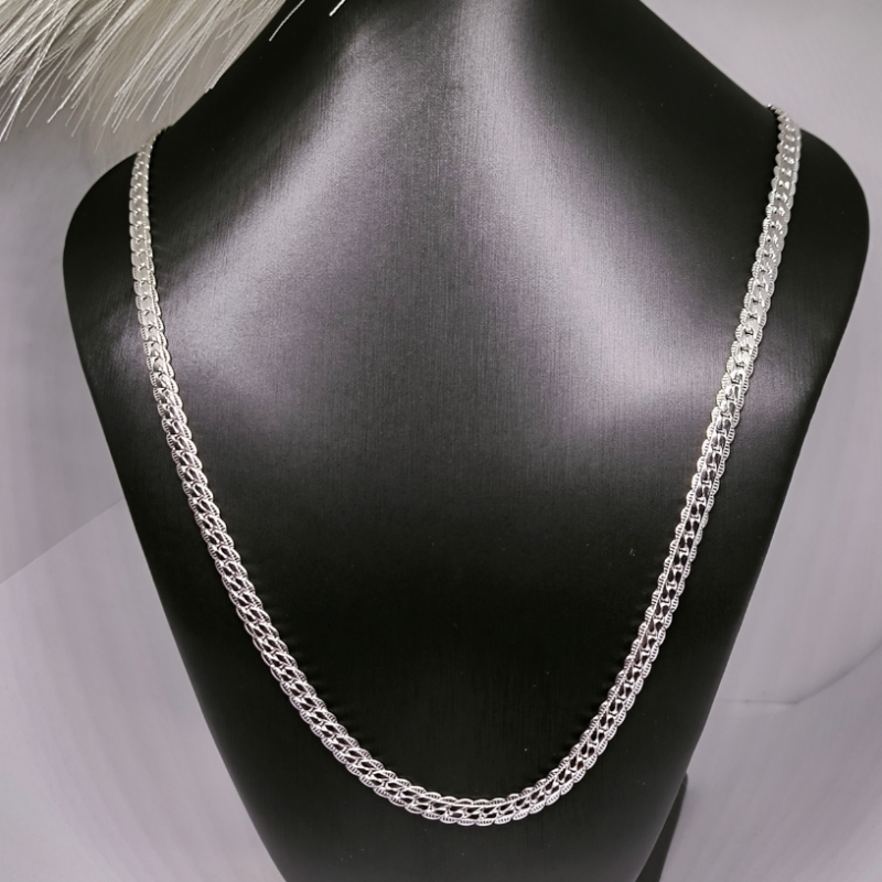 Masyvi, sidabro spalvos grandinėlė