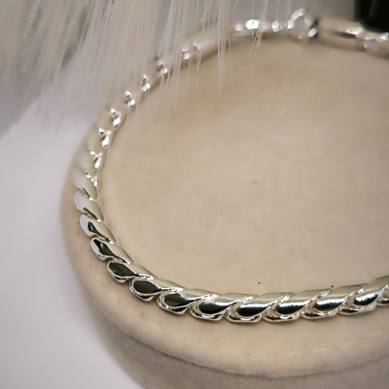 Virvutės formos apyrankė Virvutės formos apyrankė