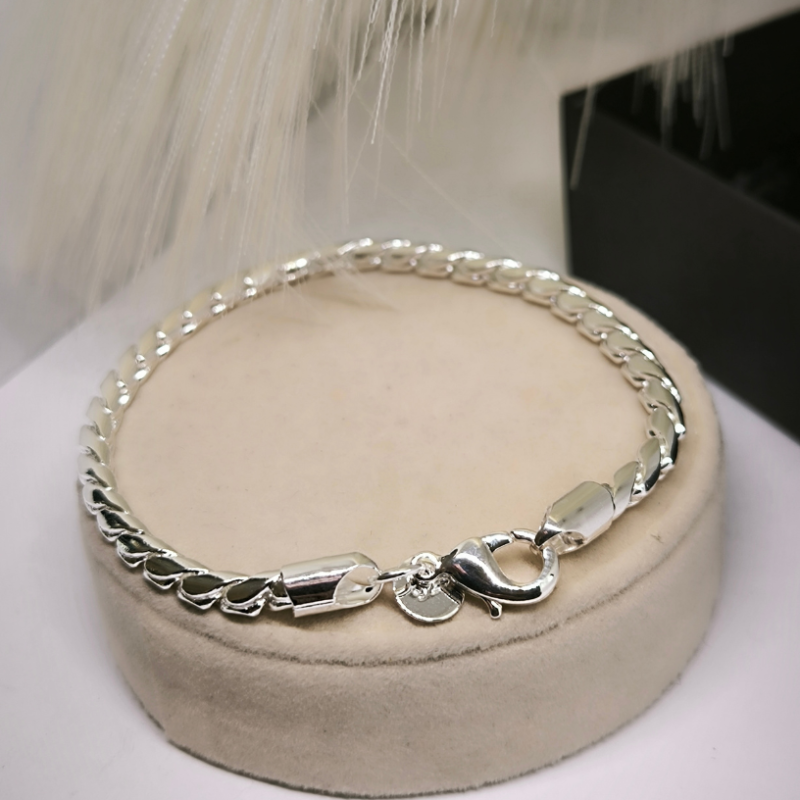 Virvutės formos apyrankė Virvutės formos apyrankė