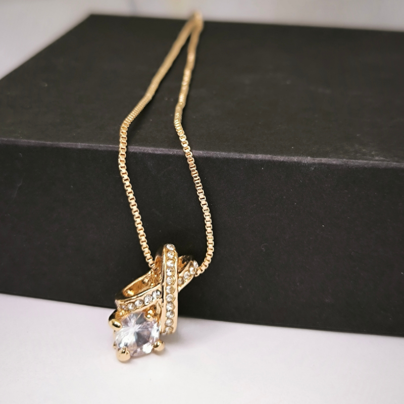Modernus, žavus kaklo papuošalas su cirkoniu Modernus, žavus kaklo papuošalas su cirkoniu