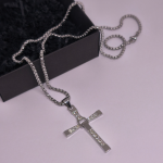 Kaklo papuošalas iš filmo “Greiti ir įsiutę“