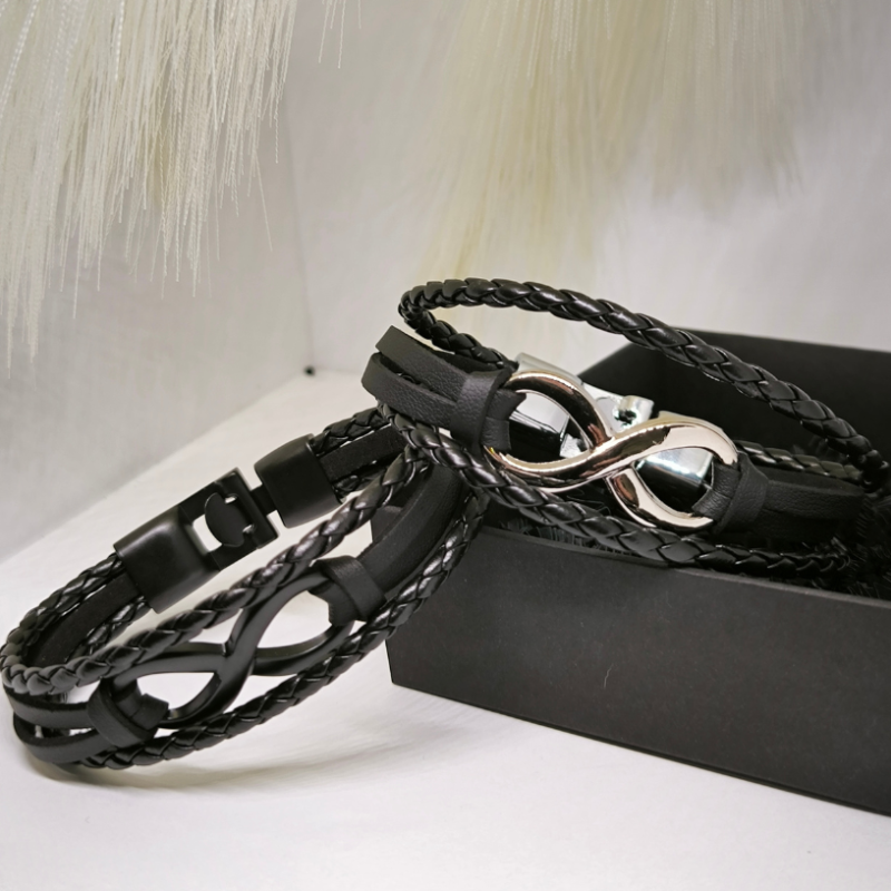 Puikiai derančių odinių apyrankių rinkinys poroms