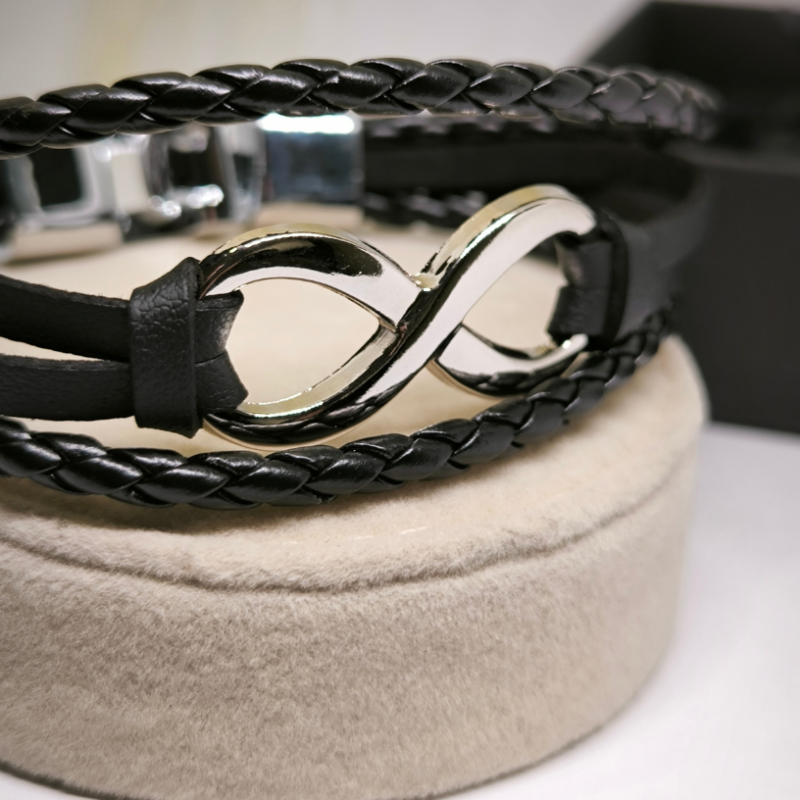 Puikiai derančių odinių apyrankių rinkinys poroms