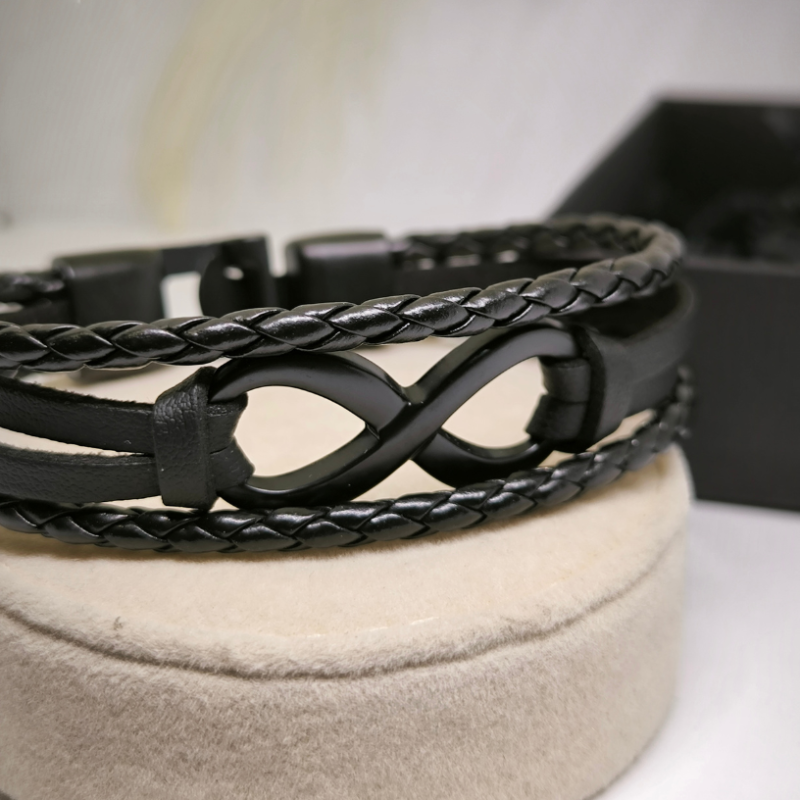 Puikiai derančių odinių apyrankių rinkinys poroms