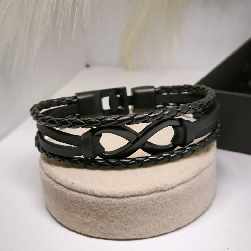 Puikiai derančių odinių apyrankių rinkinys poroms