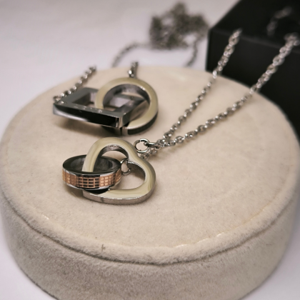 Kaklo papuošalų rinkinys porai "His & Hers love"