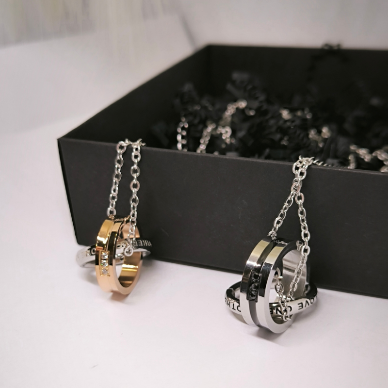 Kaklo papuošalų rinkinys porai "Romantika" Kaklo papuošalų rinkinys porai "Romantika"