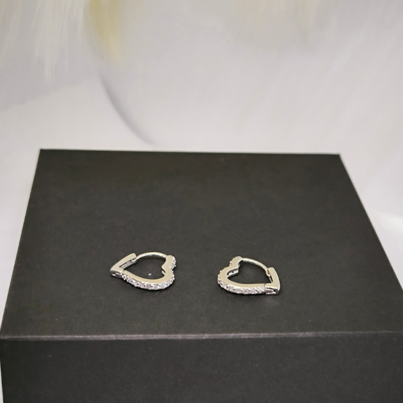 Romantiški širdies formos auskarai