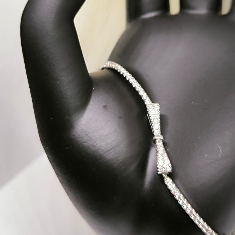 Žavinga moteriška apyrankė su kaspinėliu