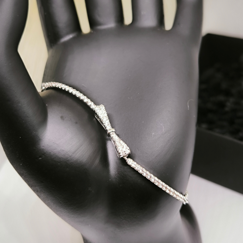 Žavinga moteriška apyrankė su kaspinėliu