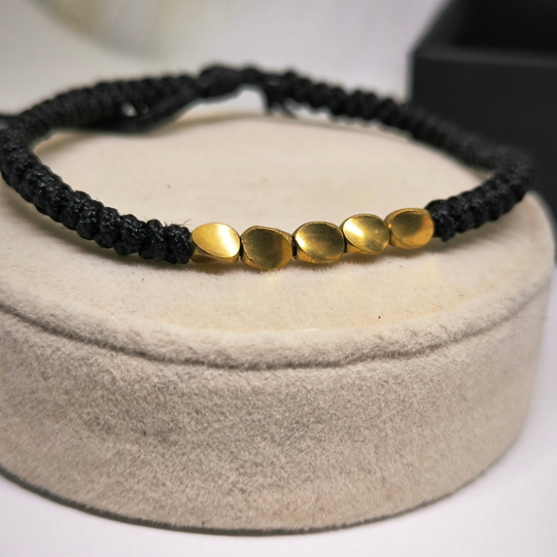 Rankų darbo lavos karoliukų apyrankių rinkinys