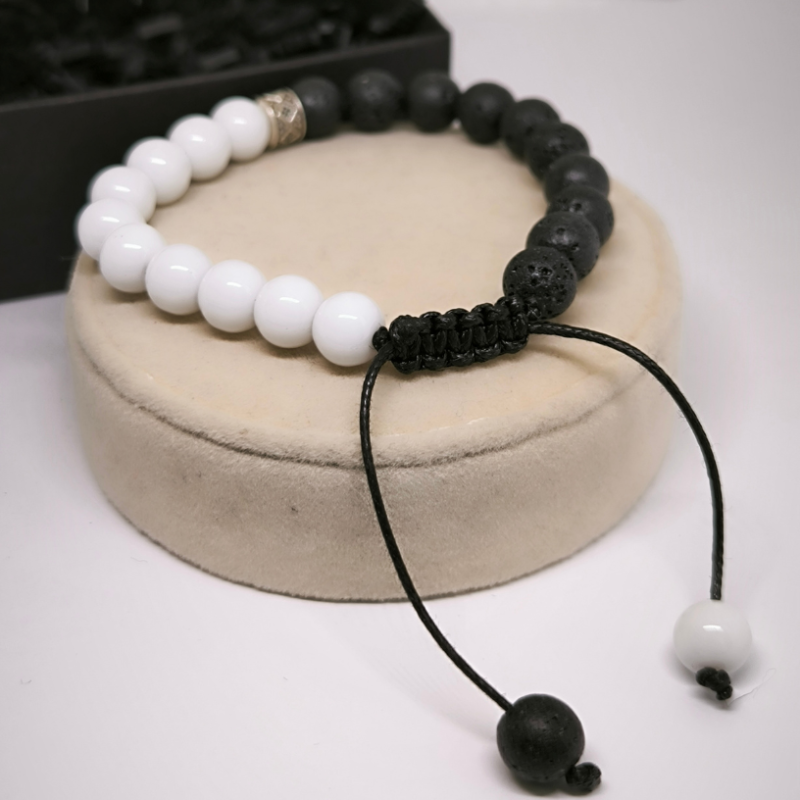 Reguliuojama lavos karoliukų apyrankė