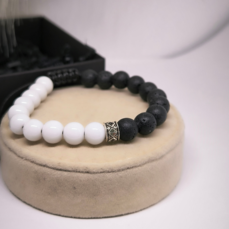 Reguliuojama lavos karoliukų apyrankė