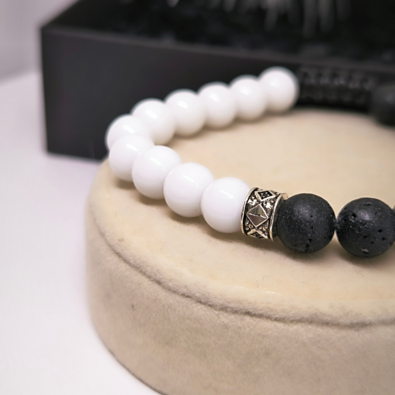 Reguliuojama lavos karoliukų apyrankė