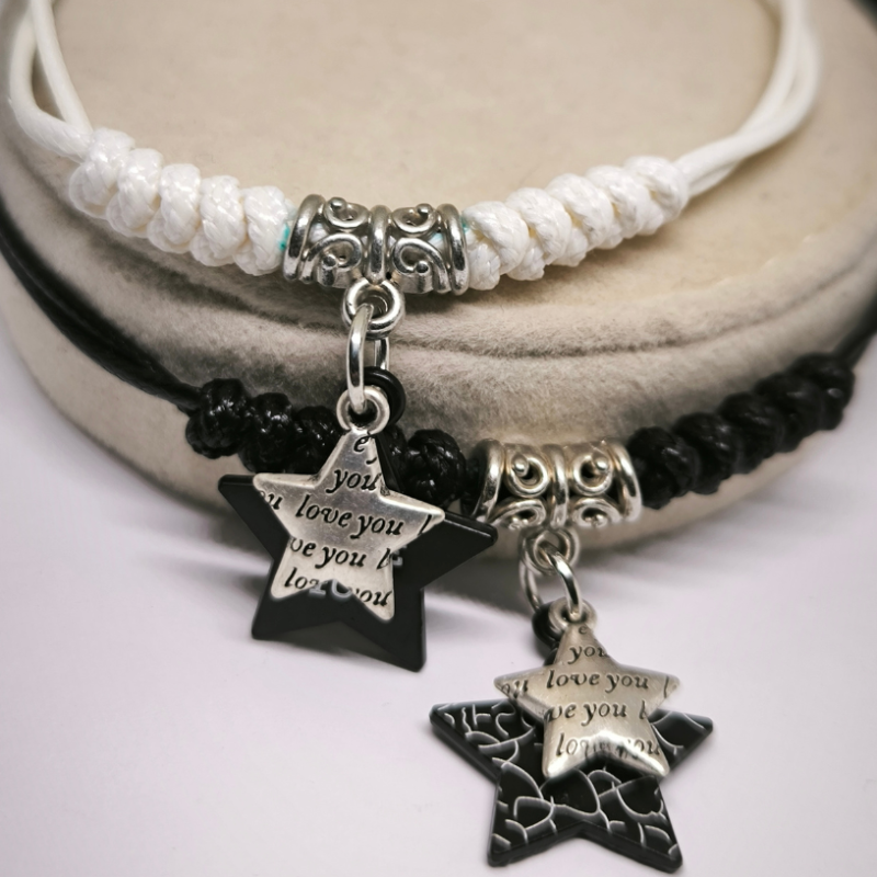 Romantika dvelkiantis apyrankių rinkinys poroms