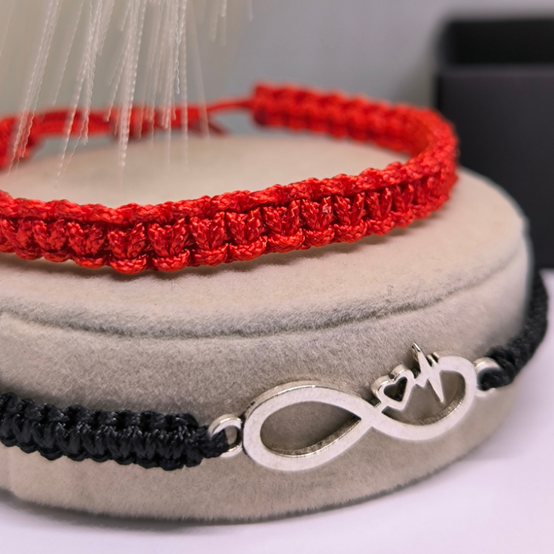 Medžiaginių apyrankių rinkinys su begalybės ženklu