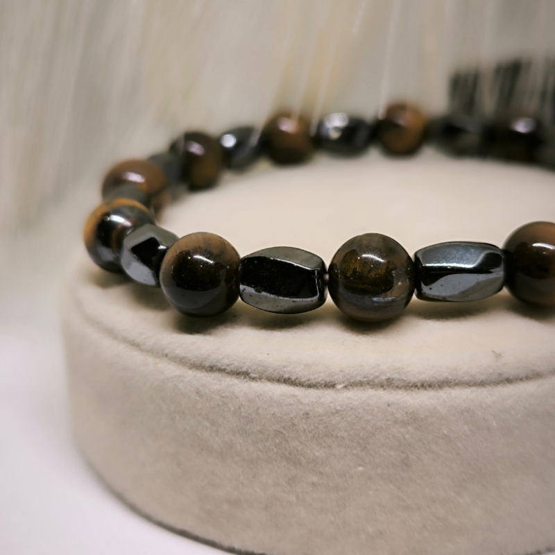 Hematito apyrankė su tigro akimi