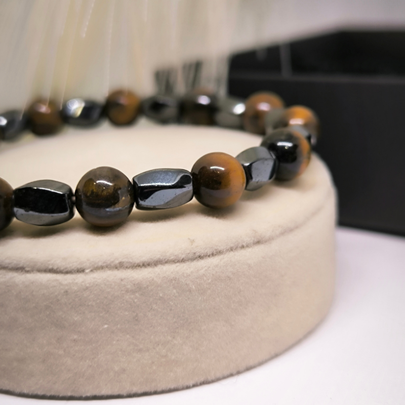 Hematito apyrankė su tigro akimi