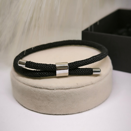 Reguliuojama minimalistinė medžiaginė apyrankė