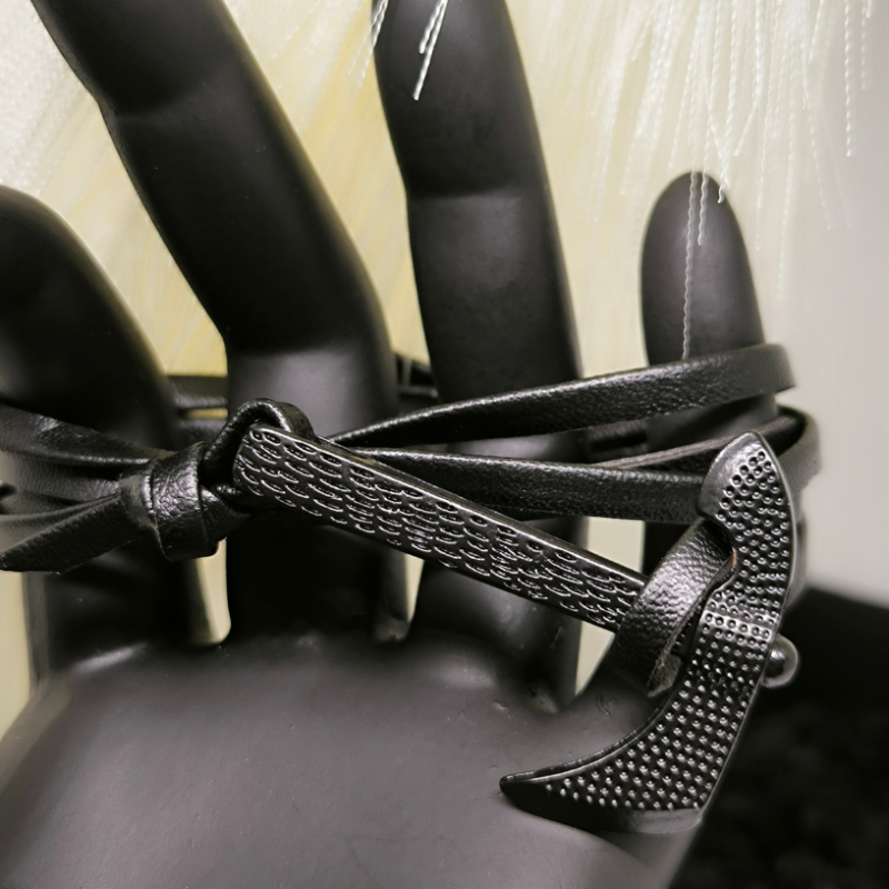 Originalaus dizaino daugiasluoksnė odinė apyrankė Originalaus dizaino daugiasluoksnė odinė apyrankė