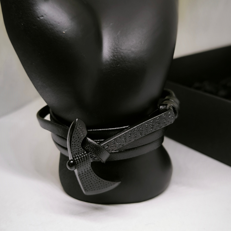 Originalaus dizaino daugiasluoksnė odinė apyrankė Originalaus dizaino daugiasluoksnė odinė apyrankė