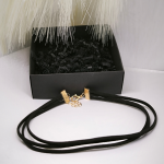 Čokeris (choker) iš trijų juostų