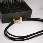 Čokeris (choker) iš trijų juostų