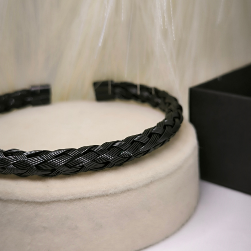 Pynutės formos minimalistinė juoda vyriška apyrankė