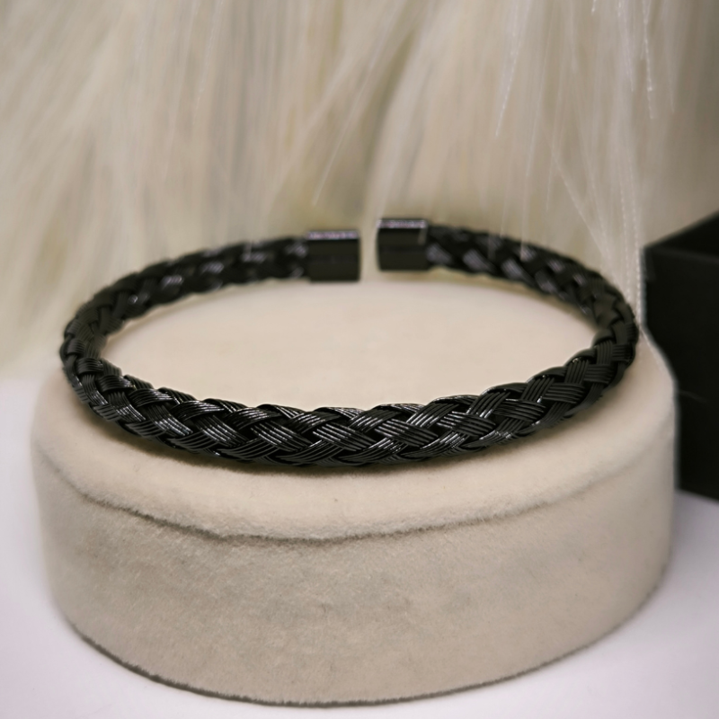 Prašmatnus juodos spalvos apyrankių rinkinys su cirkoniu vyrams