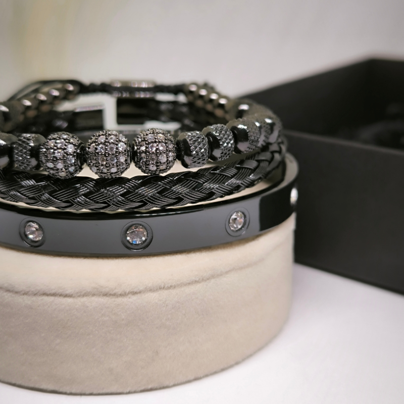 Prašmatnus juodos spalvos apyrankių rinkinys su cirkoniu vyrams