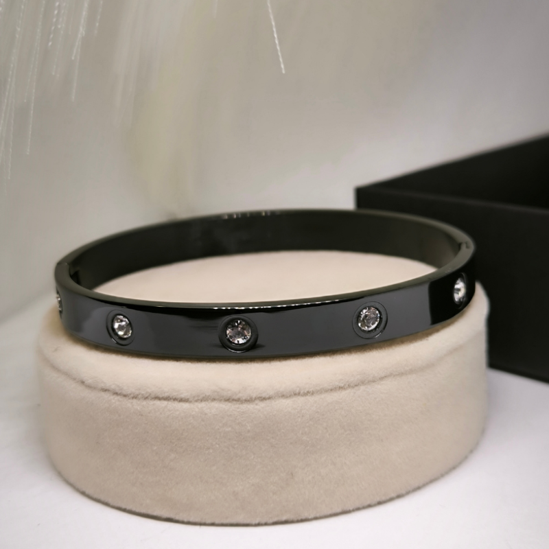 Prašmatnus juodos spalvos apyrankių rinkinys su cirkoniu vyrams