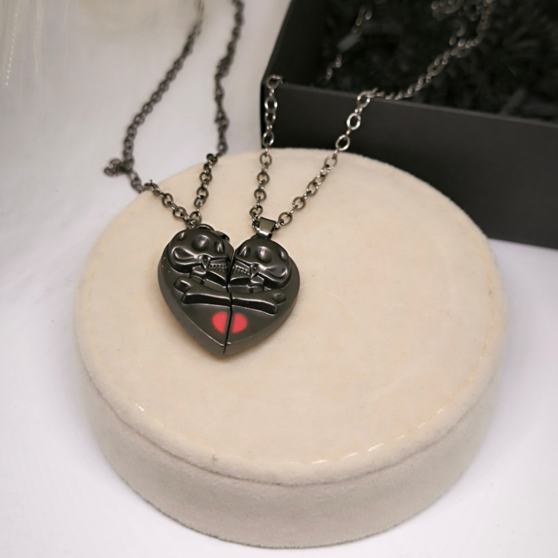 Kaklo pakabukai su kaukolėmis porai