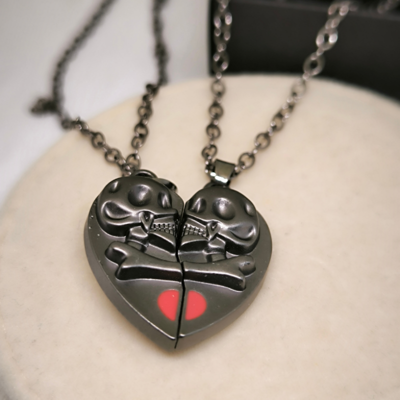 Kaklo pakabukai su kaukolėmis porai