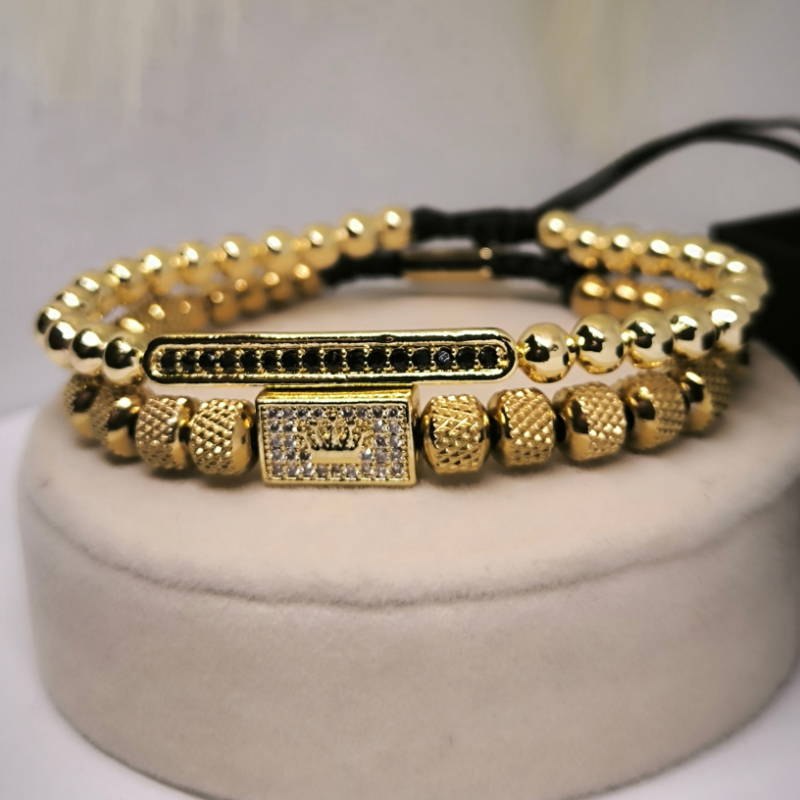 Aukso spalvos cirkonio karūna puošta apyrankė Aukso spalvos cirkonio karūna puošta apyrankė