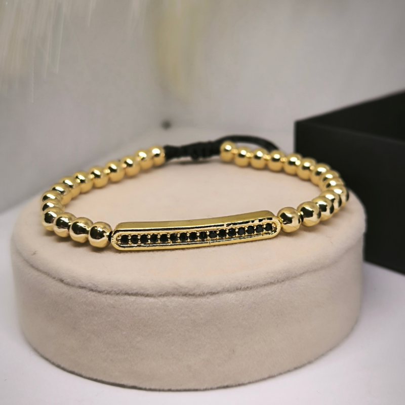 Aukso spalvos cirkonio karūna puošta apyrankė Aukso spalvos cirkonio karūna puošta apyrankė