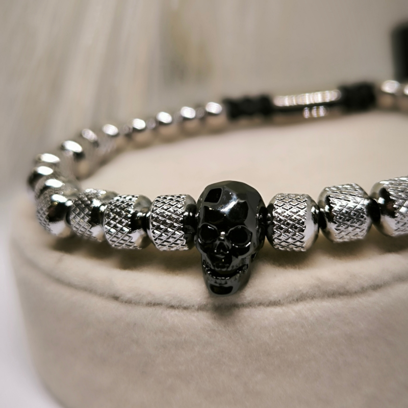 Žavi apyrankė su kaukole