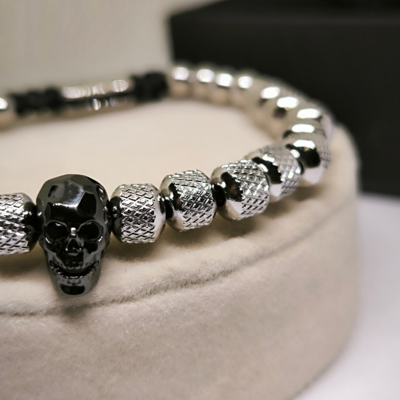 Žavi apyrankė su kaukole