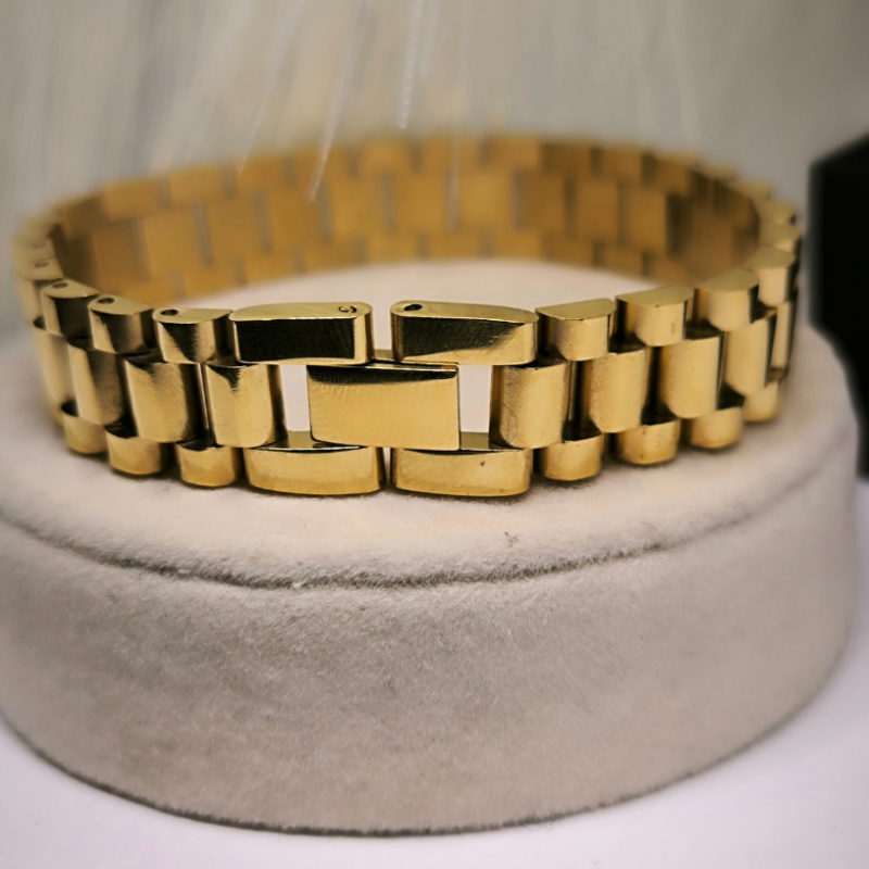 Prabangios, auksinės spalvos apyrankė tikram vyrui Prabangios, auksinės spalvos apyrankė tikram vyrui