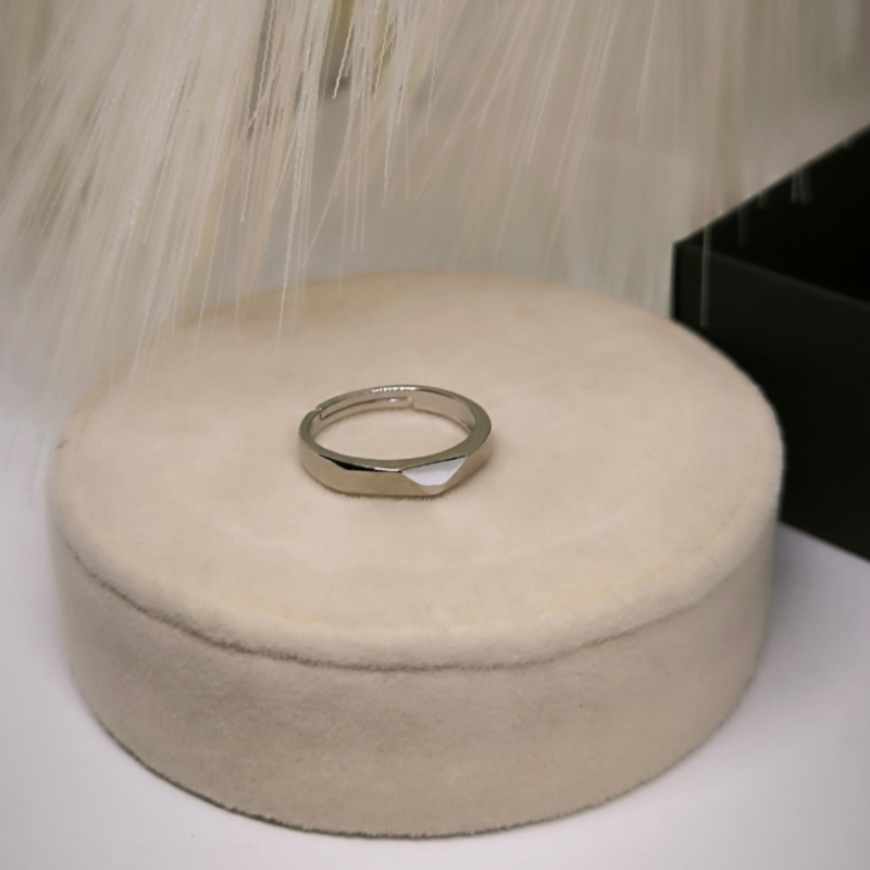 Kokybiškas žiedų rinkinys porai Kokybiškas žiedų rinkinys porai