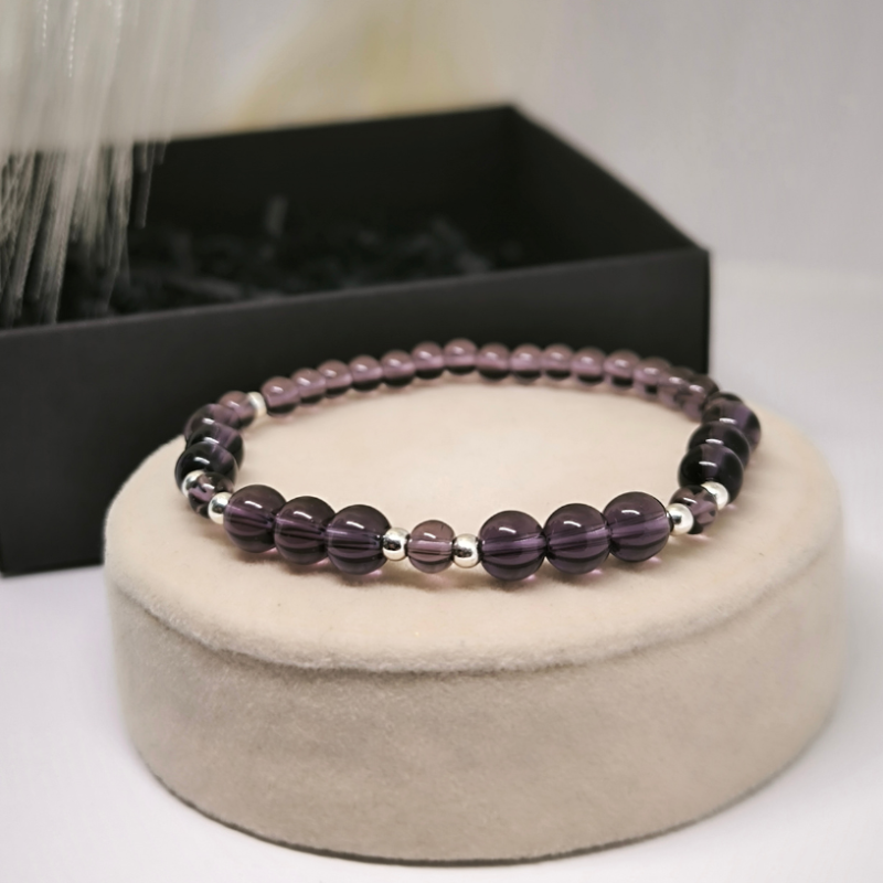 Moteriška apyrankė „Violetinė Ramybė“