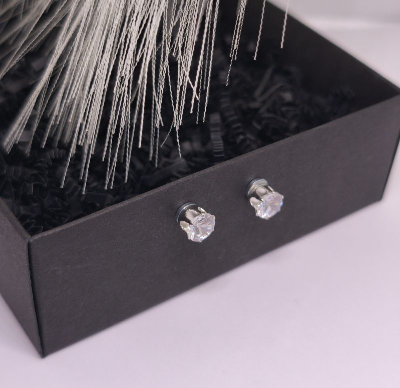 Magnetiniai auskarai "Blizgutis" Magnetiniai auskarai "Blizgutis"