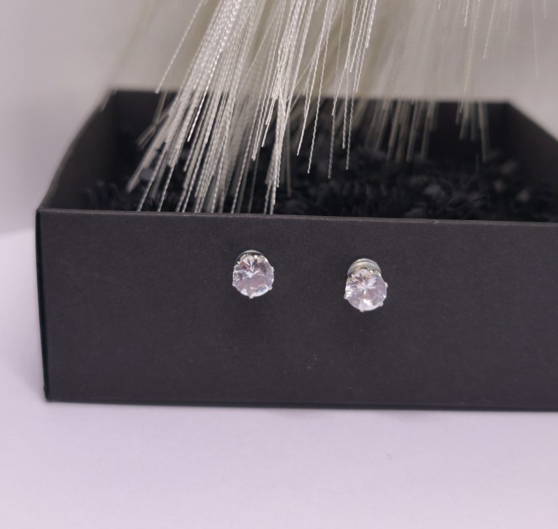 Magnetiniai auskarai "Blizgutis" Magnetiniai auskarai "Blizgutis"